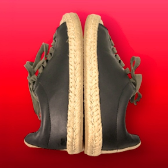 STEVE MADDEN SNEAKERS. Size.  6.5 - Picture 2 of 3